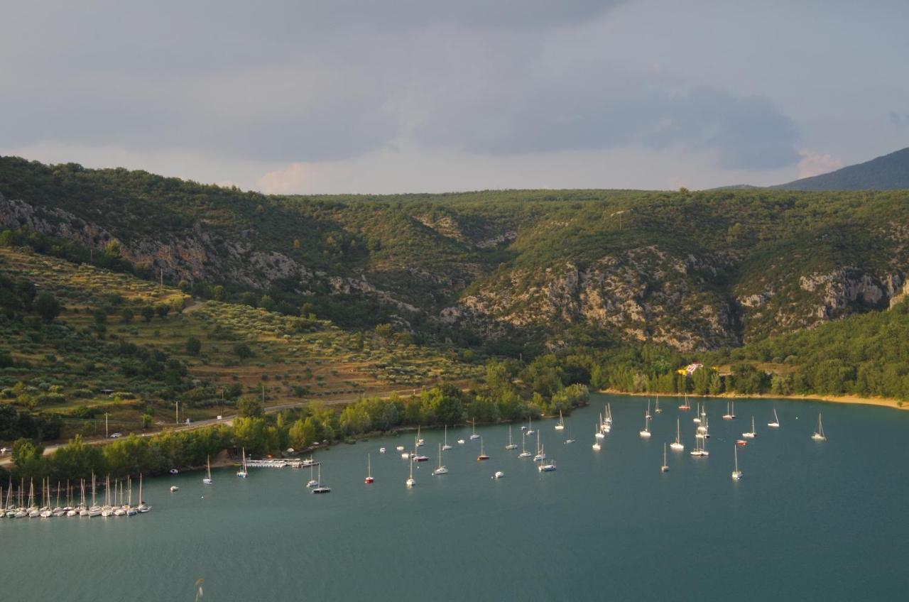 Lou Pebre D'Ai Bed and Breakfast Régusse Εξωτερικό φωτογραφία