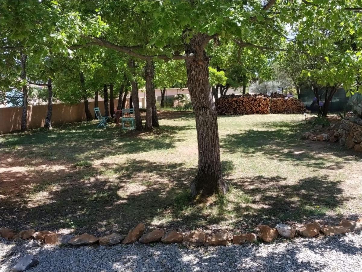 Lou Pebre D'Ai Bed and Breakfast Régusse Εξωτερικό φωτογραφία
